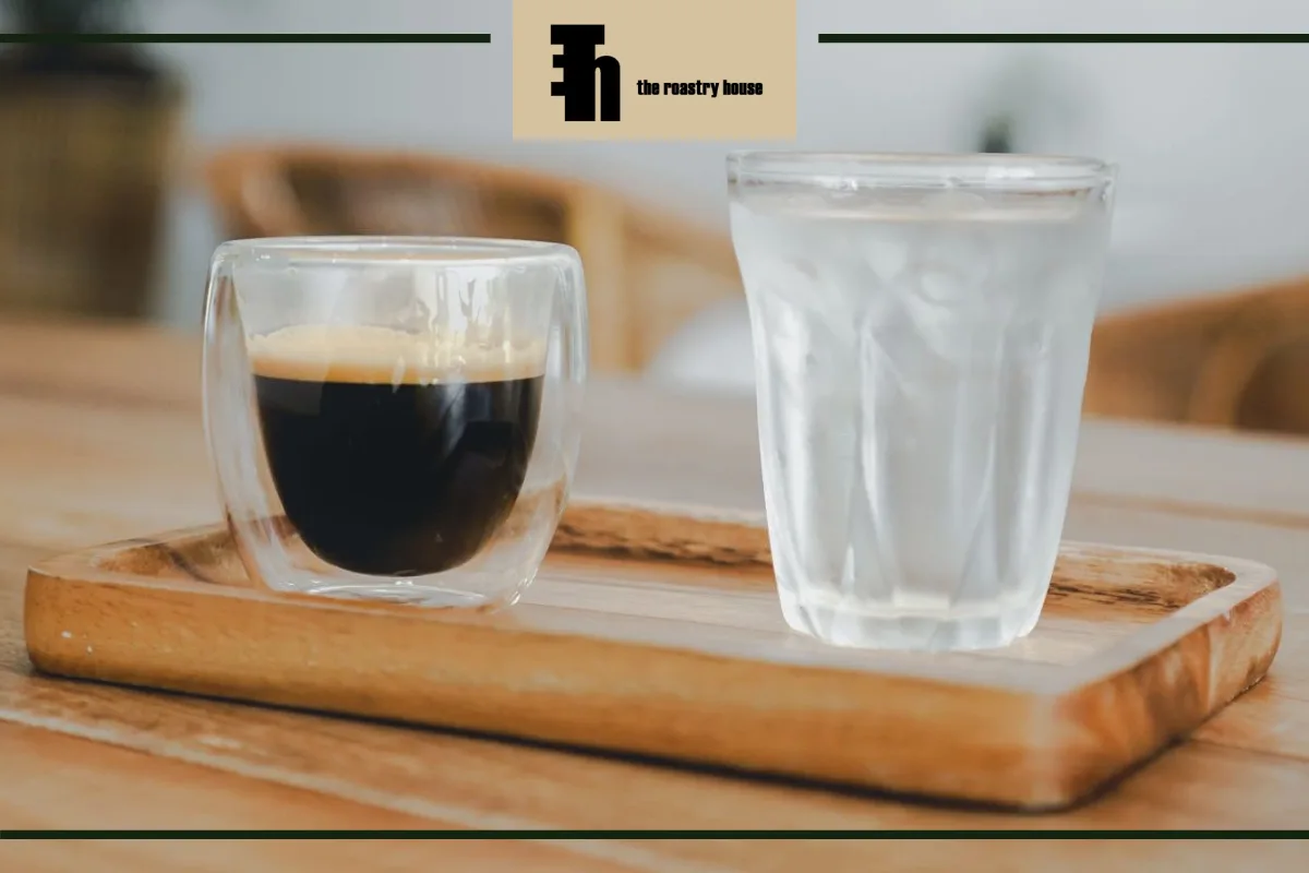آب کنار قهوه برای چیست؟